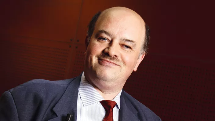 Alain Bauer Vie Privée : Le Mystère Derrière le Célèbre Criminologue alain bauer vie privée